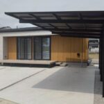 【香美市】時代に合わせ進化し続けるストレートラインカーポートと心地よいデッキ空間