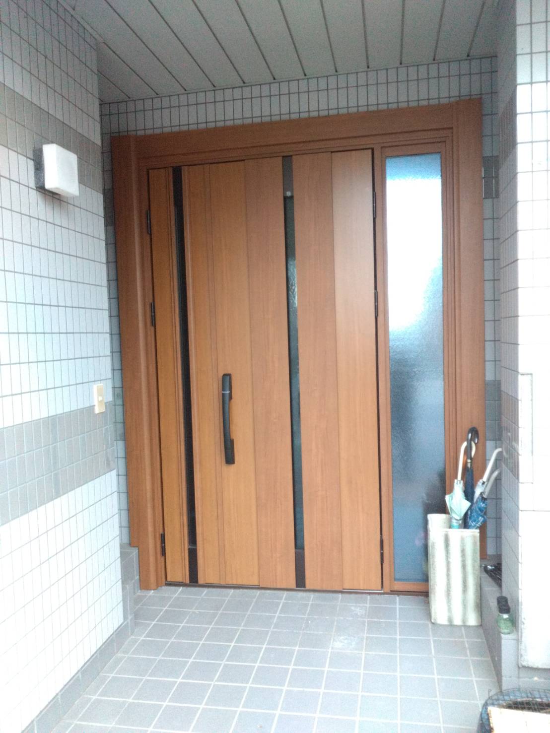 【南国市】玄関ドアカバー工事