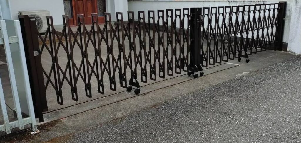 【高知市】レイオス伸縮門扉へ